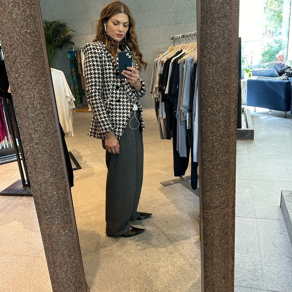 Veronica Beard Classic Houndstooth Blazer - Picture 9 of 10